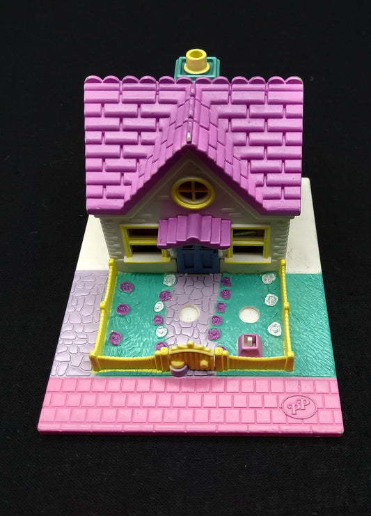 Polly pocket cozy cottage with both dolls