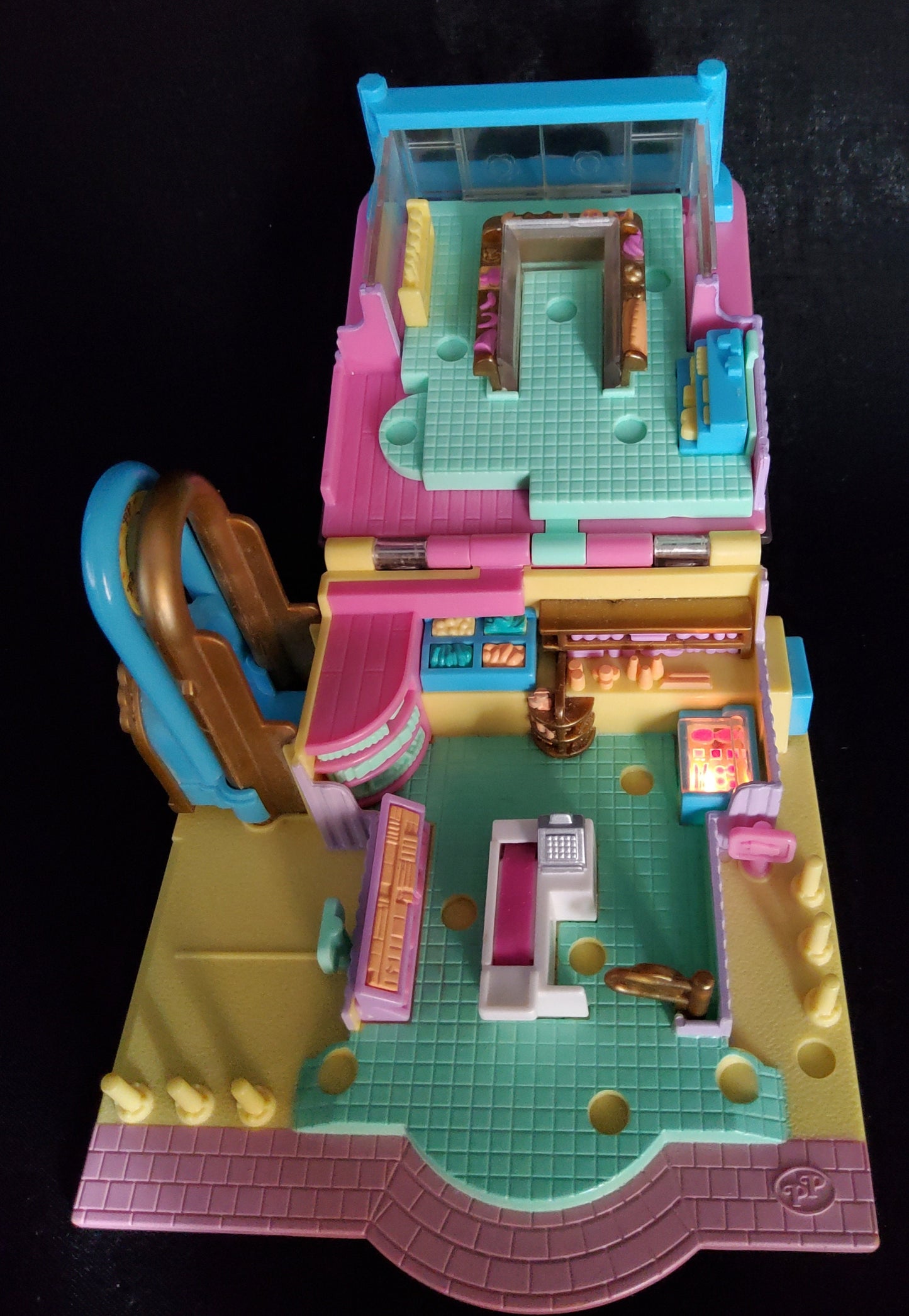 Polly pocket supermarket 100% complete with working lights