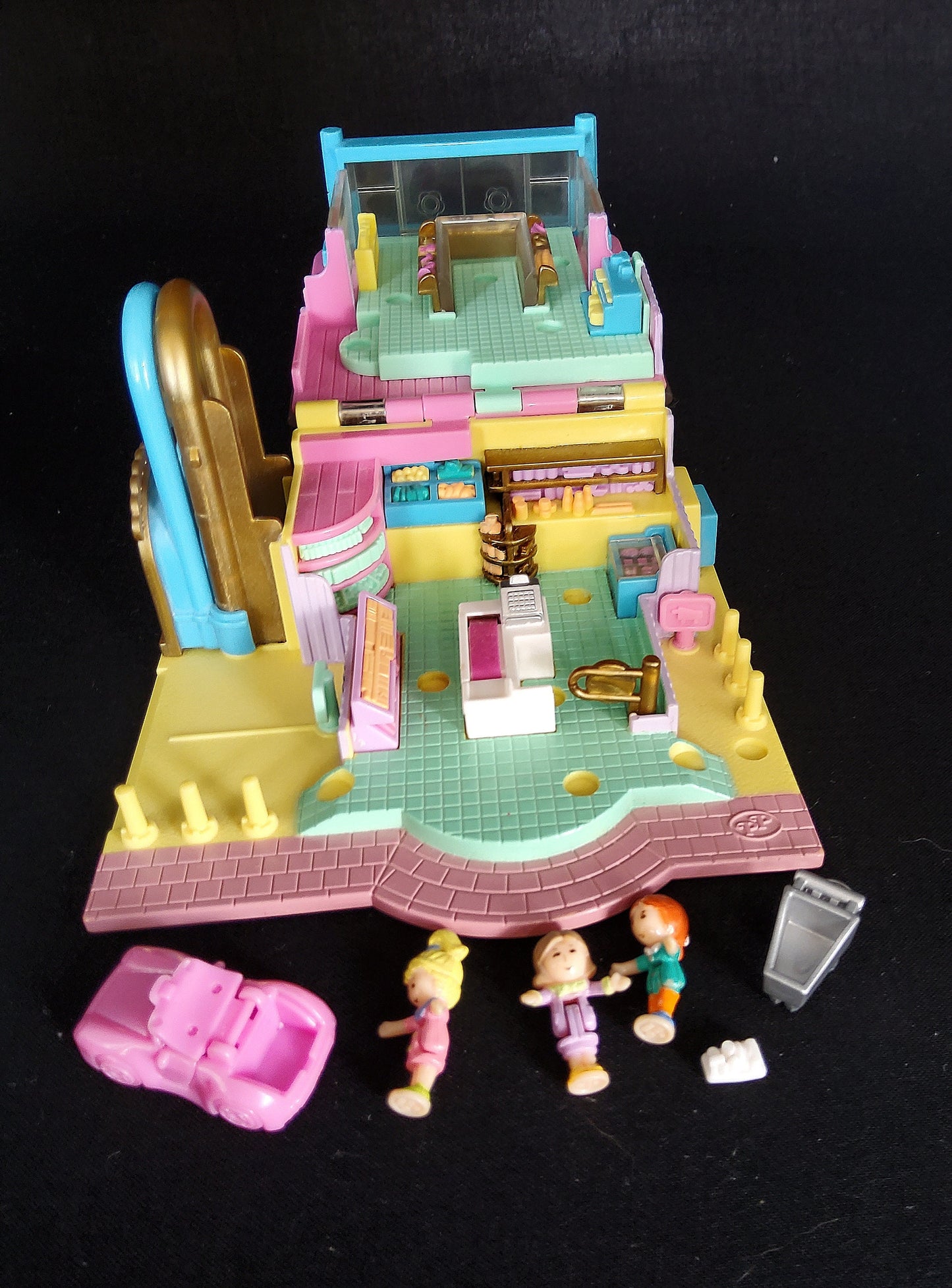 Polly pocket supermarket 100% complete with working lights