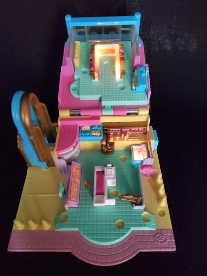 Polly pocket supermarket 100% complete with working lights