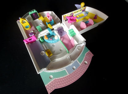 ULTRA RARE children's hospital 100% complete and original with working lights