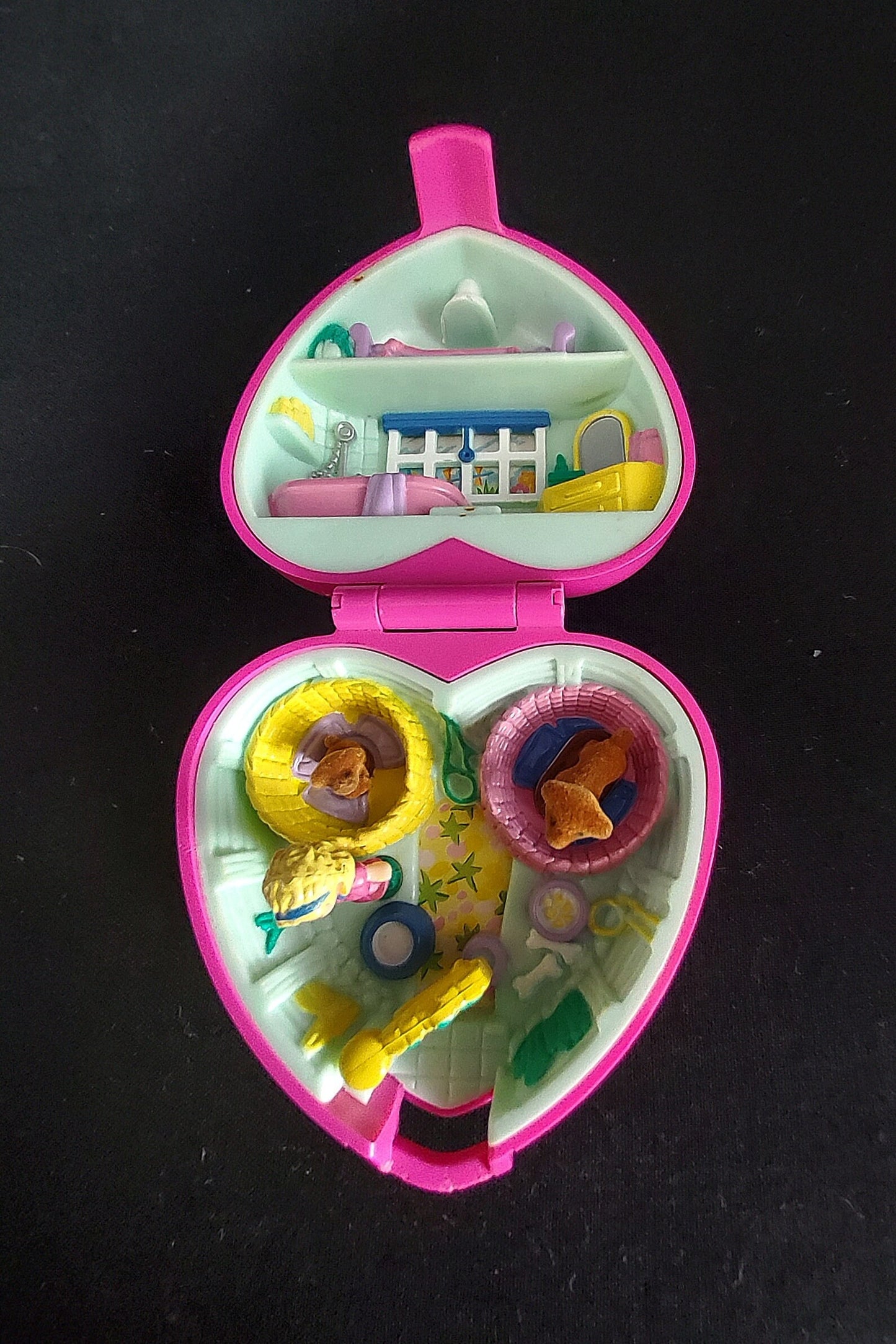 Polly pocket precious puppies 100% complete