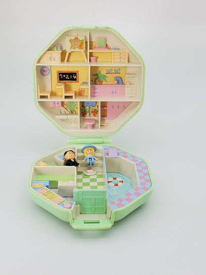 Polly pocket school compact 100% complete