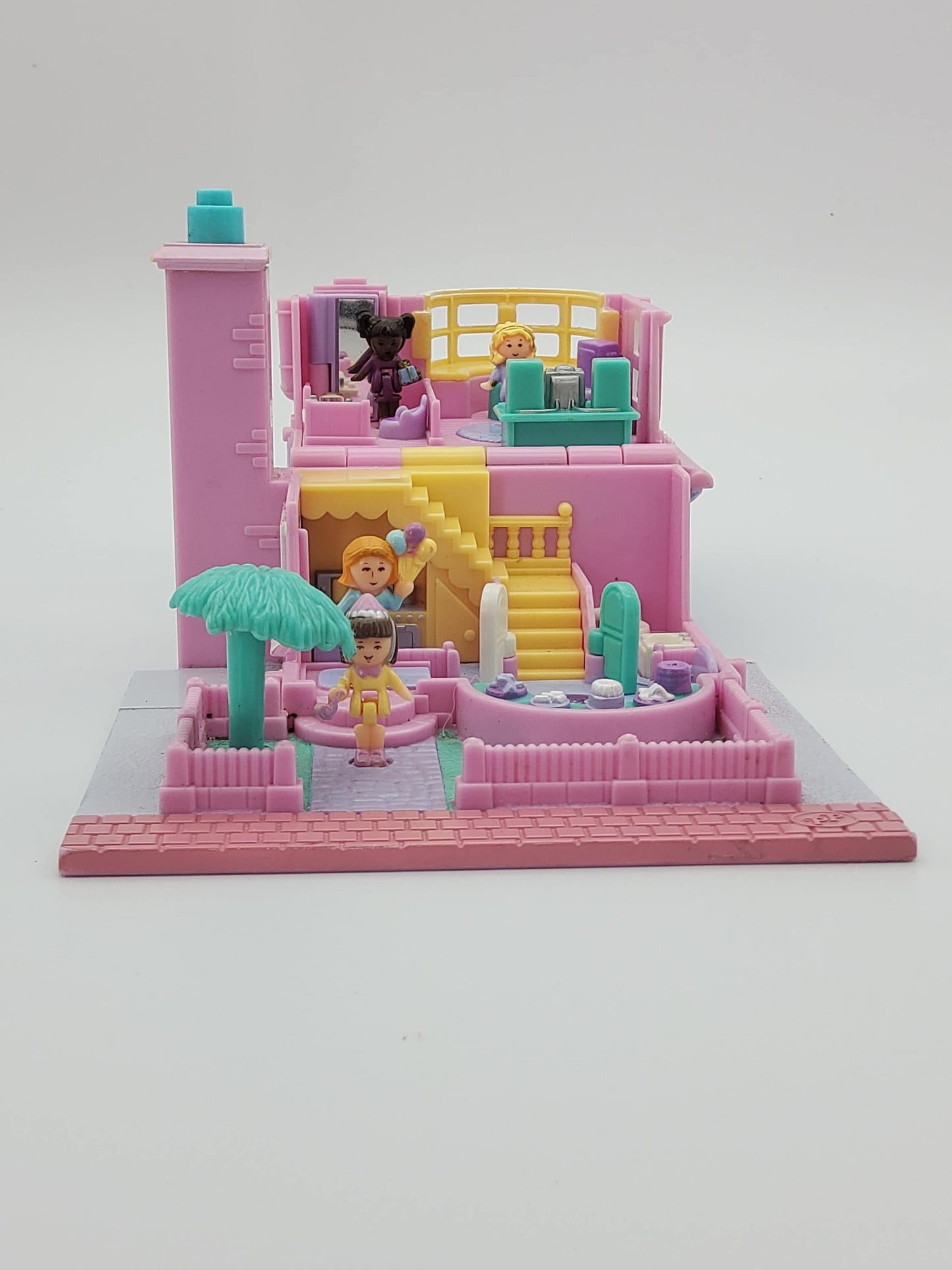 Polly pocket bay window house 100% complete