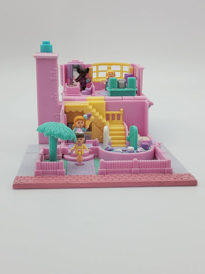 Polly pocket bay window house 100% complete