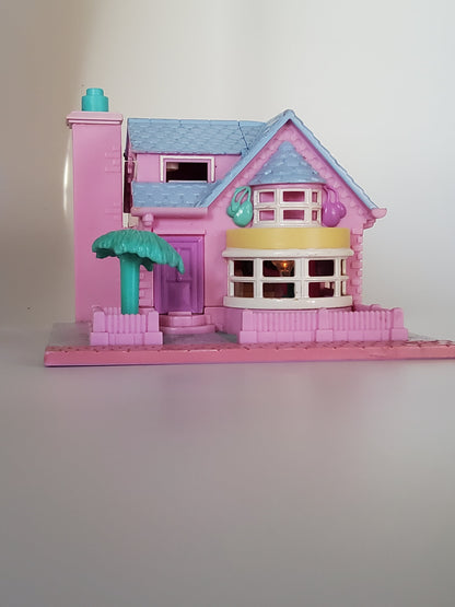 Polly pocket bay window house 100% complete