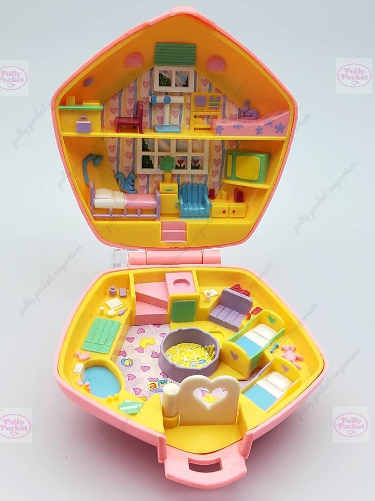 Polly pocket Polly in the nursery 100% complete