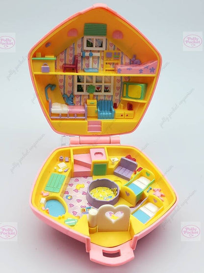 Polly pocket Polly in the nursery 100% complete