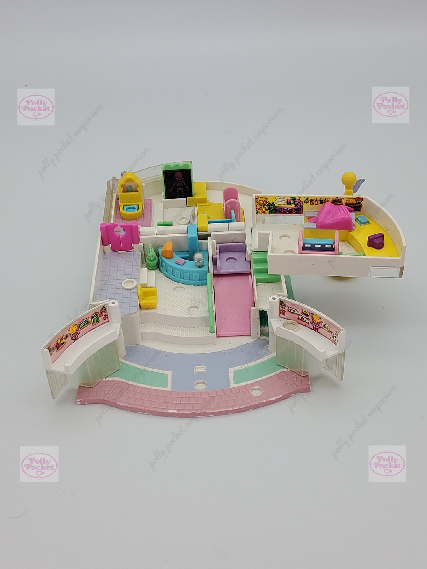 Polly pocket children's hospital 100% complete (lights not working)