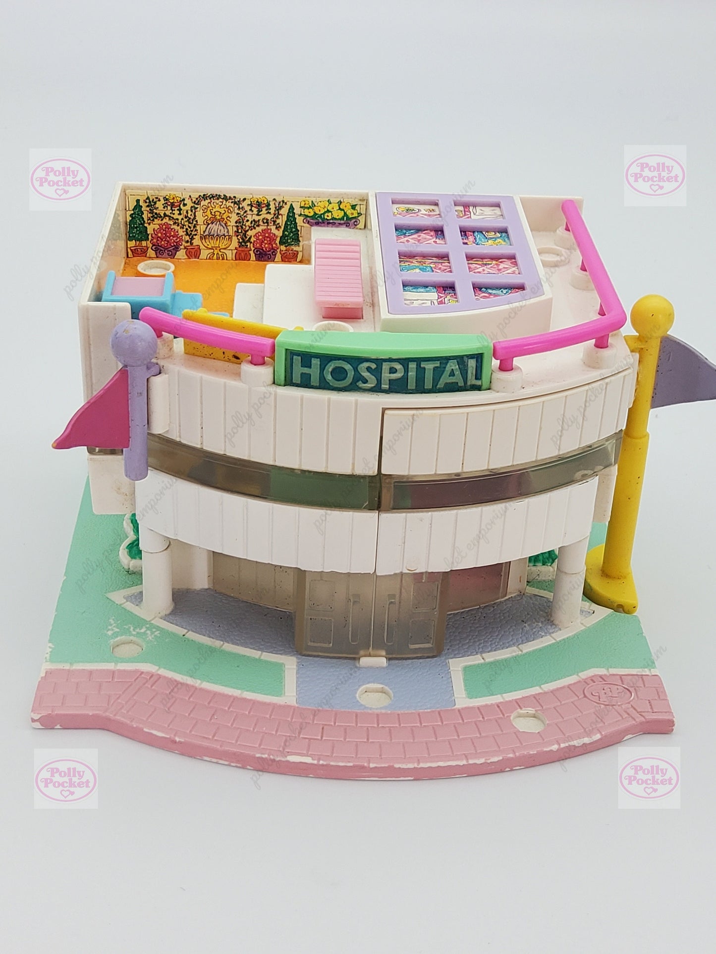 Polly pocket children's hospital 100% complete (lights not working)