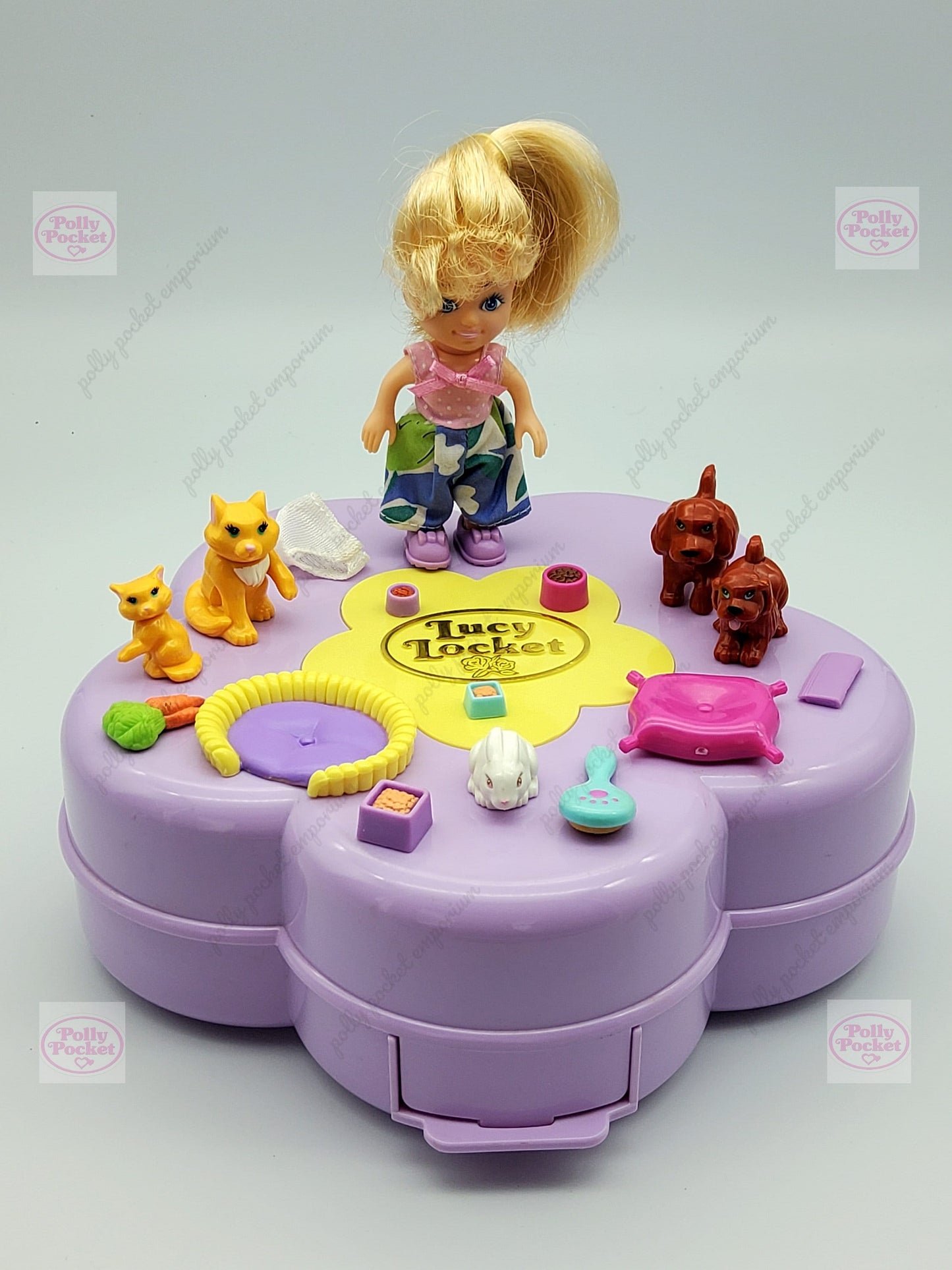 ULTRA RARE Polly pocket Lucy locket pretty pets corner 100% complete
