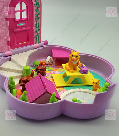 ULTRA RARE Polly pocket Lucy locket pretty pets corner 100% complete
