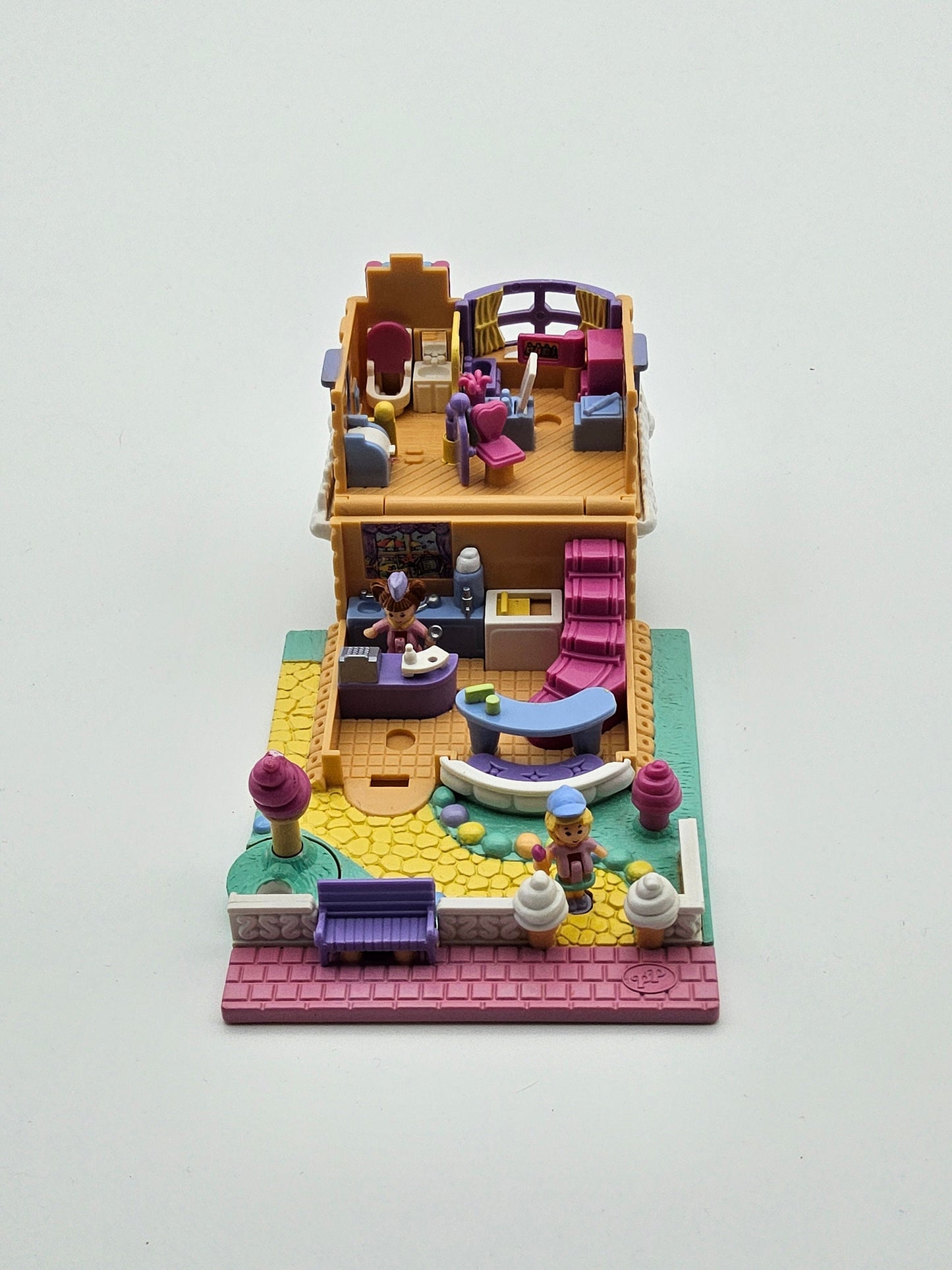 Polly pocket ice cream parlour (vanilla variation) 100% complete