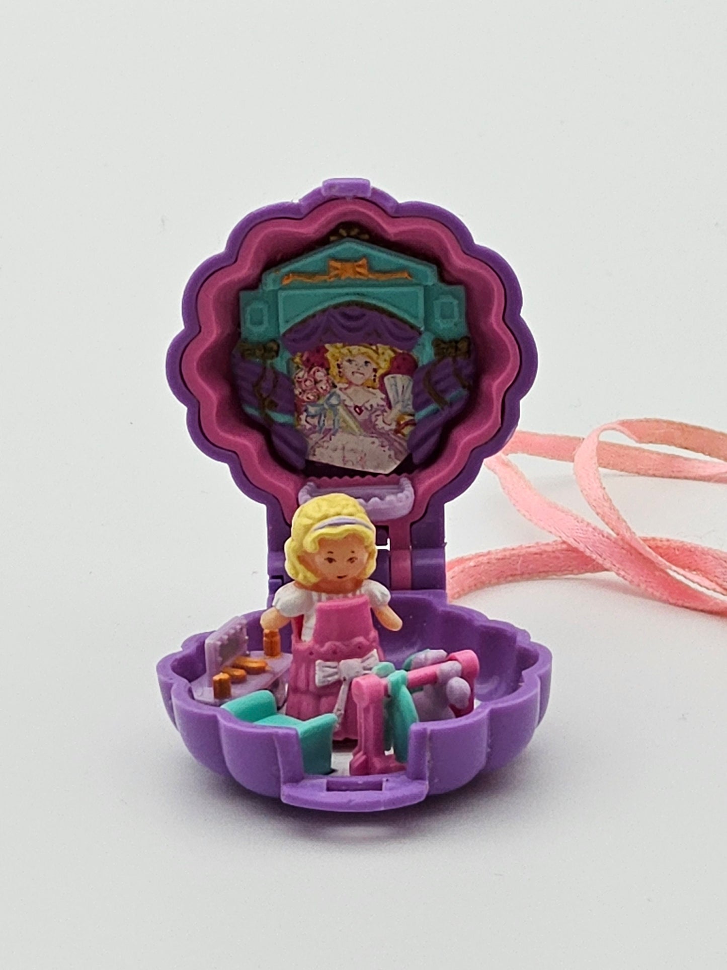 ULTRA RARE Polly pocket bluebird variation showtime locket 100% complete