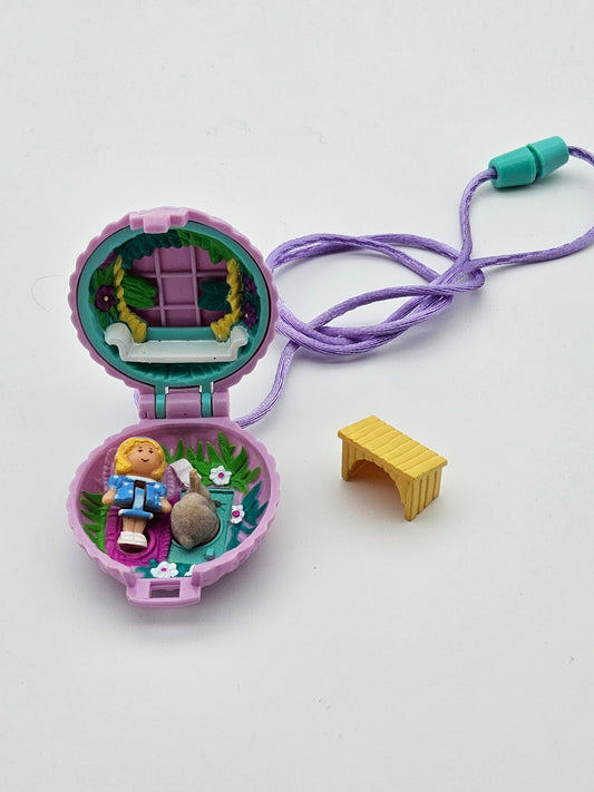 Polly pocket fuzzy bunnies locket 100% complete