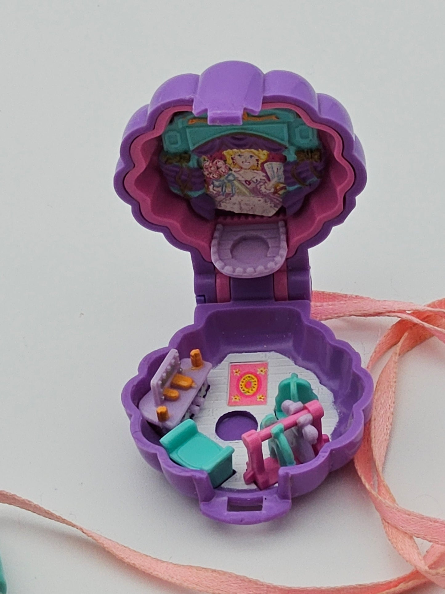 ULTRA RARE Polly pocket bluebird variation showtime locket 100% complete